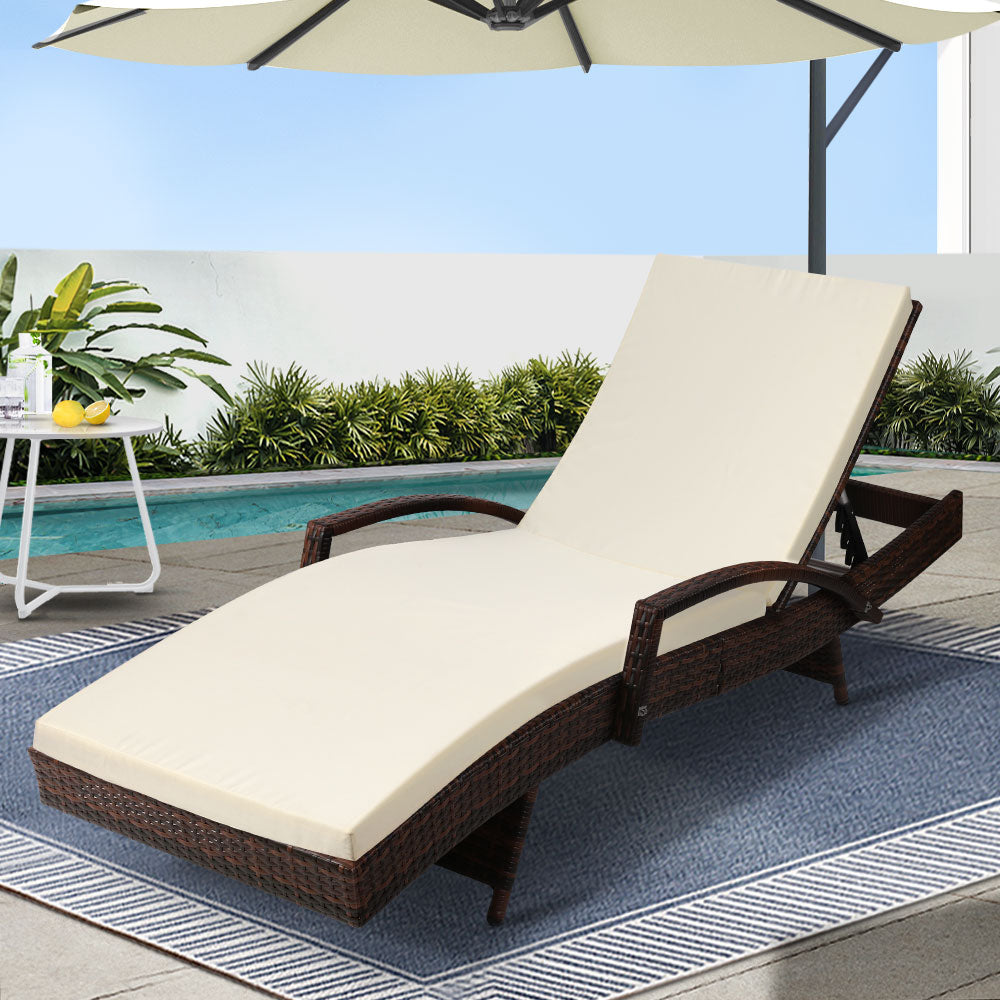 Gardeon Wicker Sun Lounger with Beige Cushion